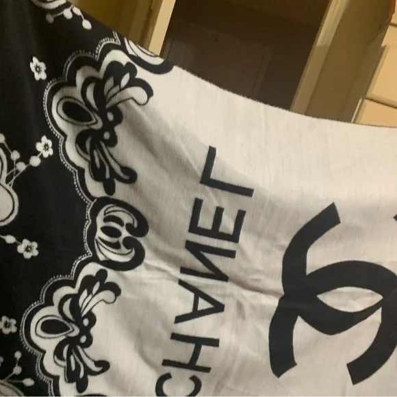Vintage new “CHANEL”Monochrome Logo Scarf - Picture 5 of 7